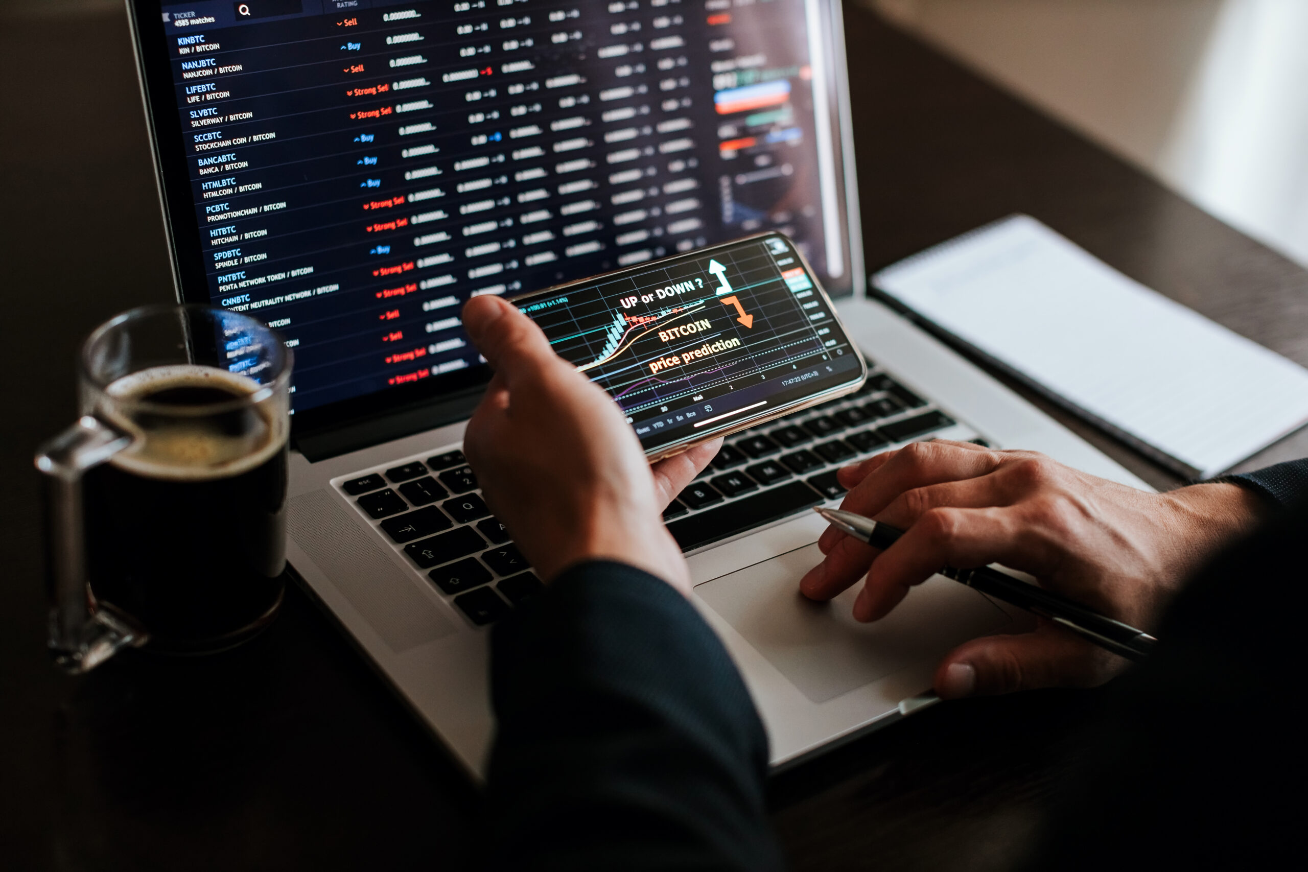 bitcoin investment stockbroker risk analysis trend movement. Financial analysis using phone app and laptop. Market trading profit.